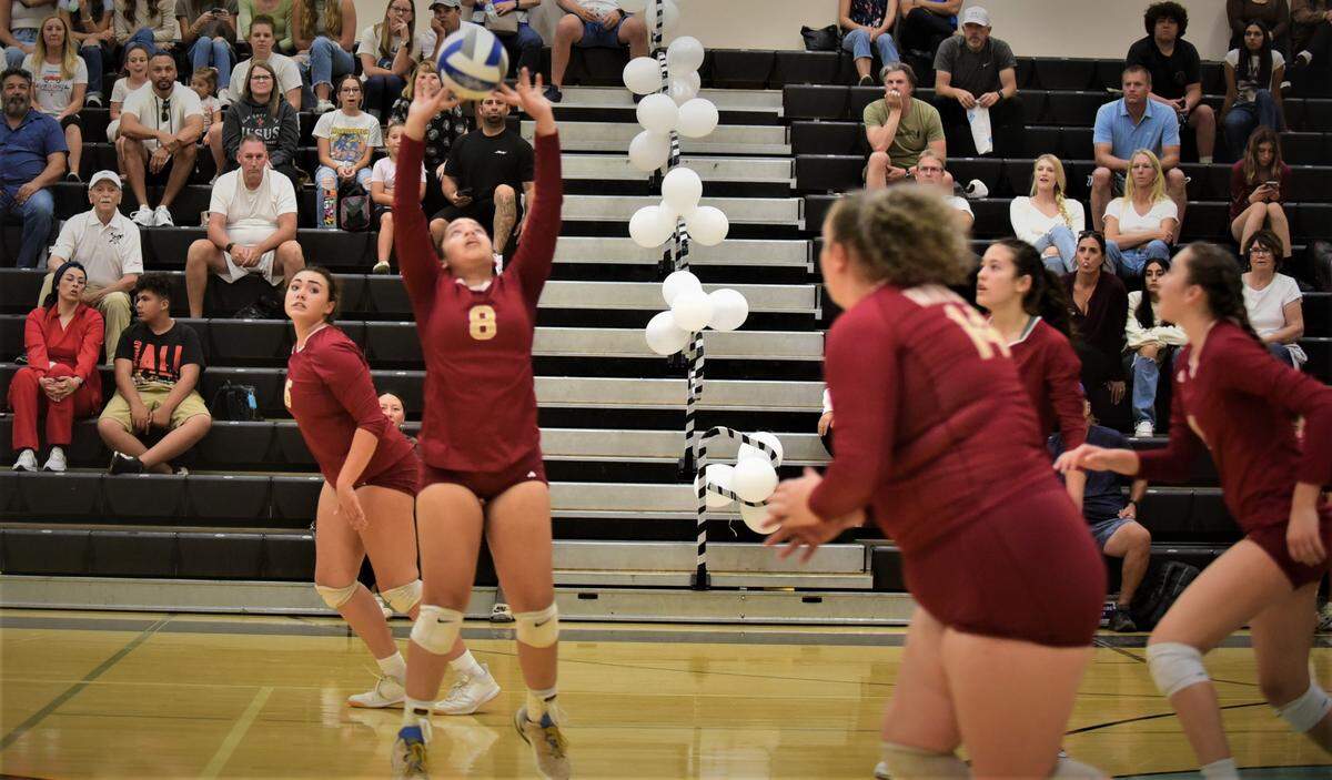 Golden Valley setter Amara Rhodes sets the ball during a match against El Capitan on Wednesday, Sept. 21, 2022.