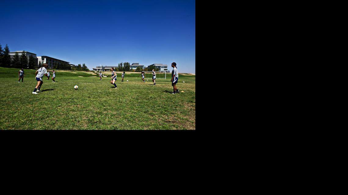 Coles leads a young, talented UC Merced women’s soccer team