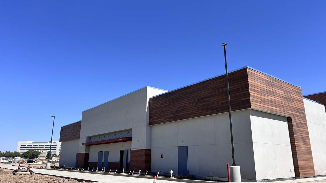 Construction begins on 3 new restaurants at Merced. What is opening?