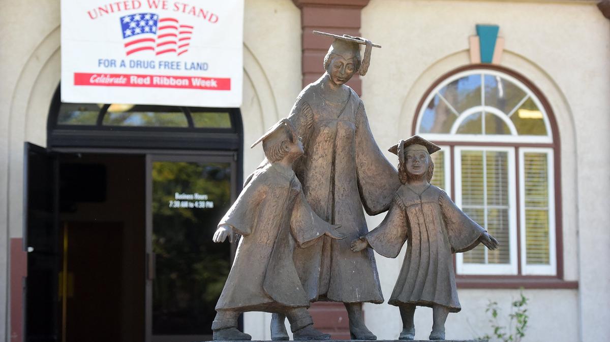 A Red Ribbon Week banner celebrating drug free schools hangs above the entrance to the Merced County Office of Education on Tuesday, Oct. 30, 2018. A debate is ongoing about a section of the campus that could terminate a permit to run a dispensary that’s too close.
