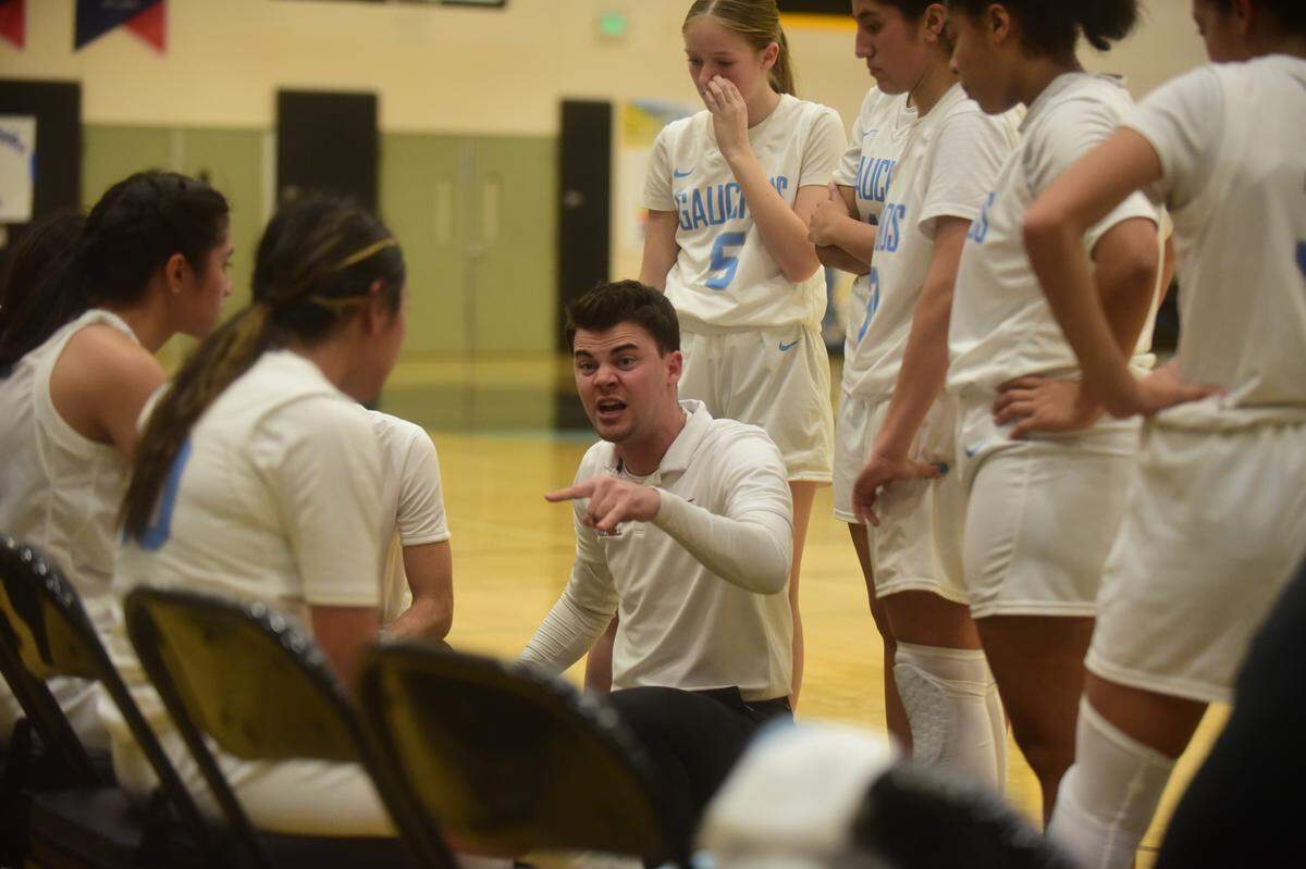 El Capitan High coach Tyler Dietz-Powers talks to his players during a stop in play during a game against Patterson on Tuesday, Jan. 11, 2022 at El Capitan High School in Merced, Calif.