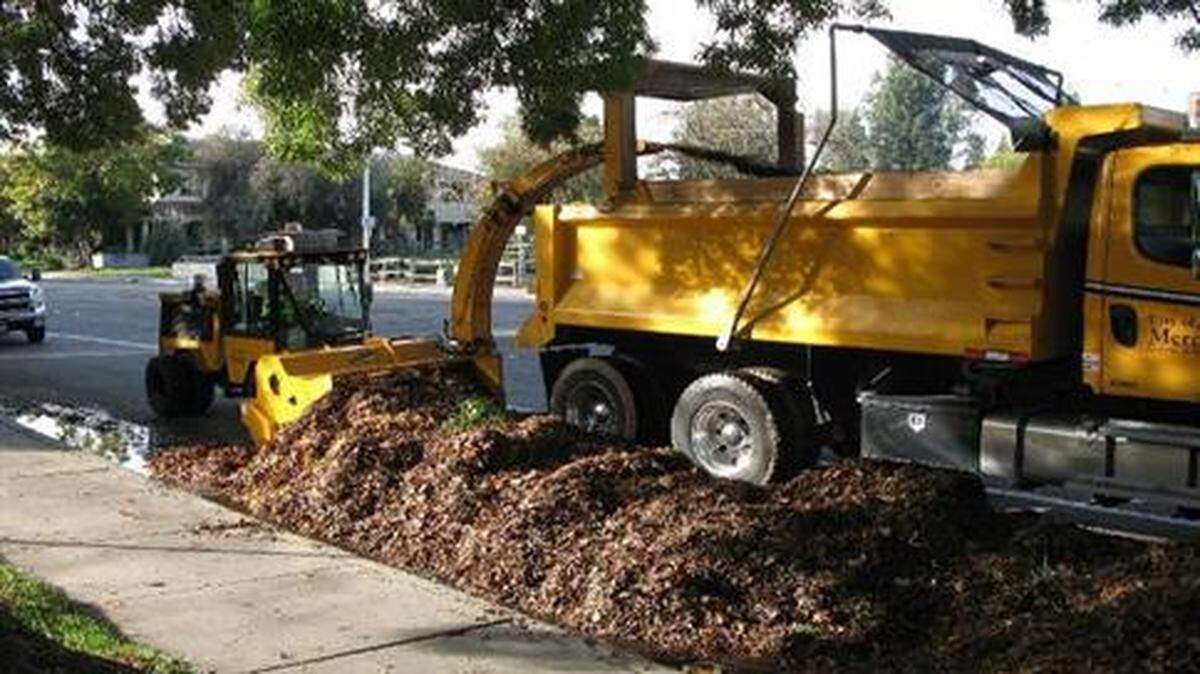 The City of Merced 2025-26 leaf pickup program runs from Nov. 12 to Jan. 17.