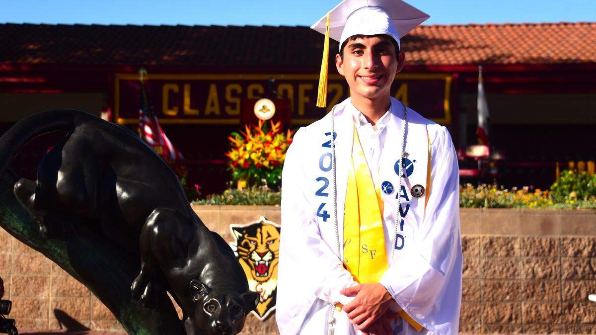 Joshua Pérez-Mendoza, graduado de Golden Valley High, asistirá a la Universidad de Yale después de terminar en el sexto lugar de su generación con un GPA de 4.5.