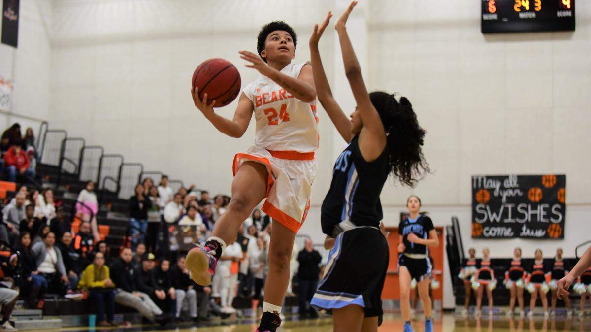 Merced High senior Sierra Smith goes up for a shot during the Bears’ 39-36 win over El Capitan on Thursday, Jan. 30, 2020. Smith scored a game-high 16 points.