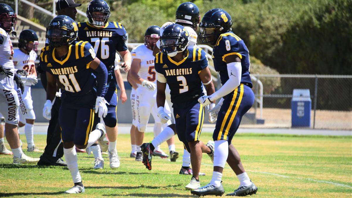 Merced College’s Isaiah Hidalgo (3) celebrates with teammates after catching a 17-yard touchdown in the second quarter against College of the Redwoods on Saturday, Sept. 3, 2022.