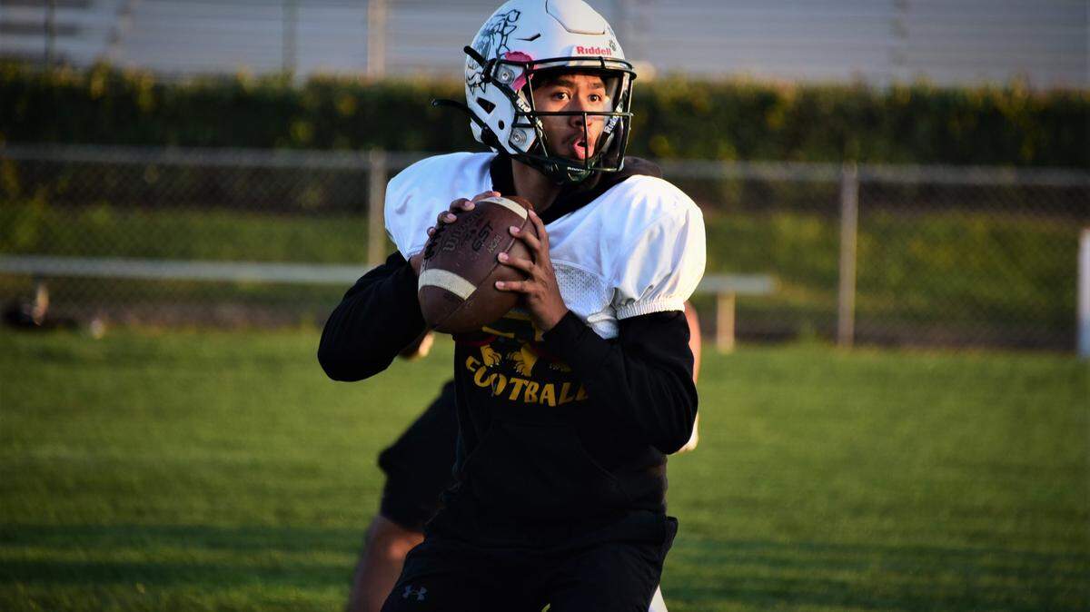 Le Grand High junior Juilan Bucio drops back to pass during practice on Wednesday, Dec. 1, 2021 at Le Grand High School in Le Grand, Calif.