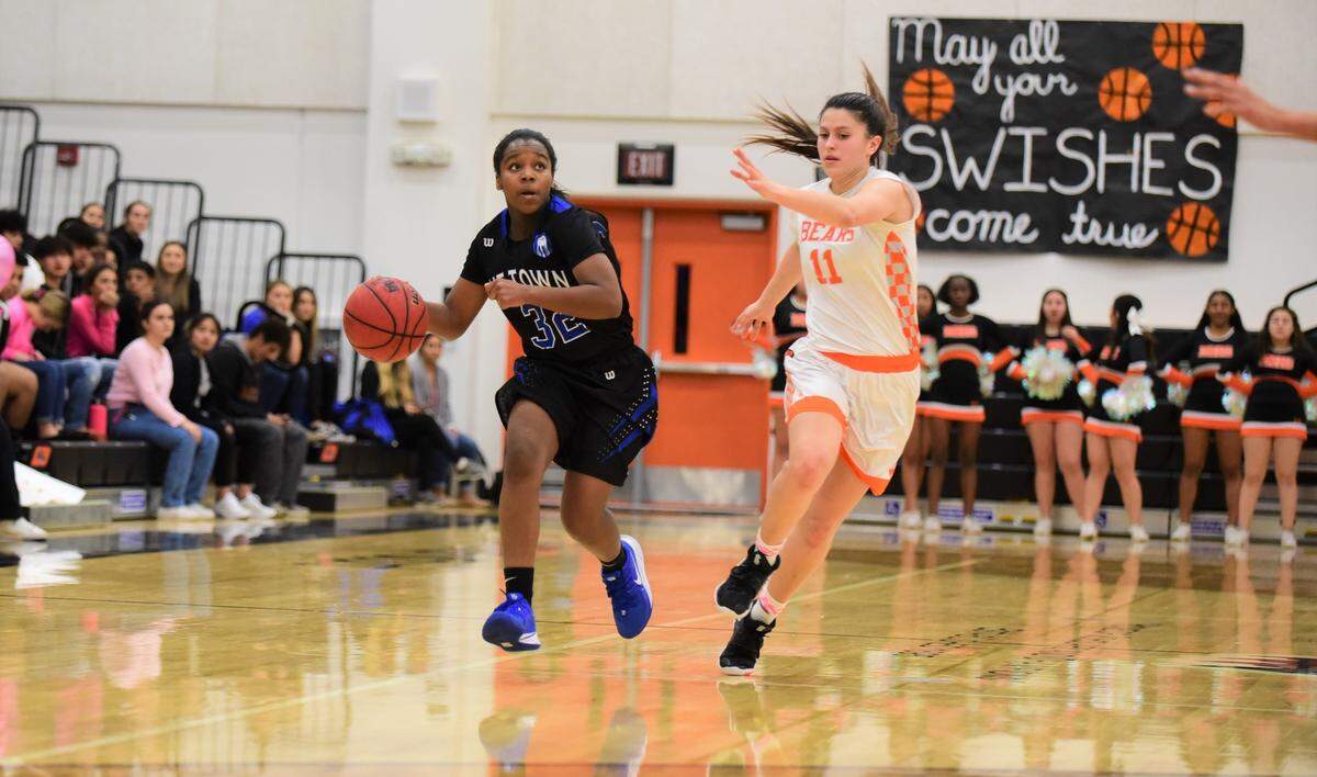 Atwater’s Amoni Claiborne dribbles up the floor against Merced High’s Kaitlynn Perez during a game on Thursday, Feb. 6, 2020.
