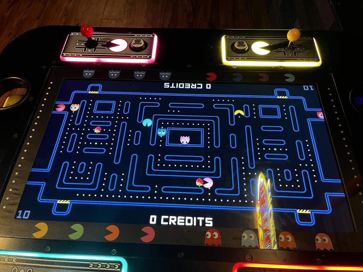Screen of multiplayer Pac-Man table