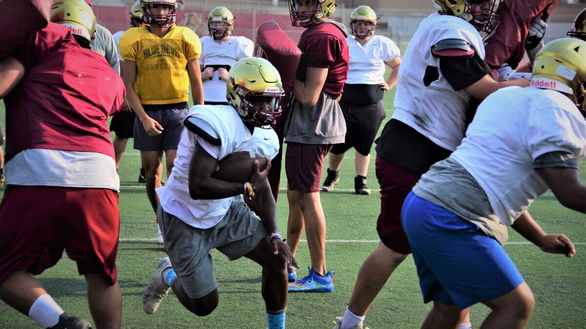 Golden Valley senior running back Jabari Phillips runs the ball during practice on Tuesday, Aug. 18, 2021.