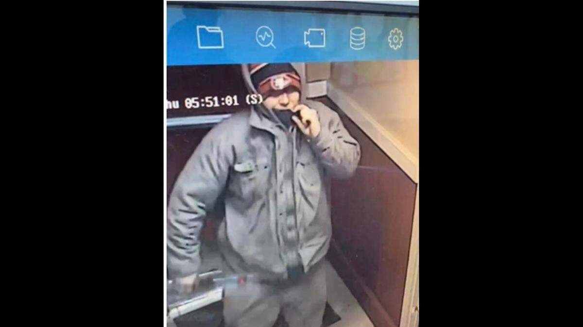Merced police officers are hoping the public can help identify two burglary suspects who broke into Mountain Mike’s Pizza in Merced on Thursday morning and stole a vending machine with about $400 in coins.
