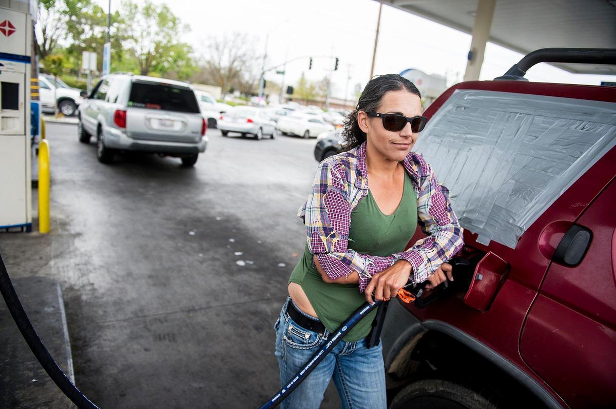 Merced resident Lis Miguel, fills up her car’s gas tank at the Arco gas station near the intersection of G Street and East Olive Avenue in Merced, Calif., on Thursday, April, 11, 2019.
