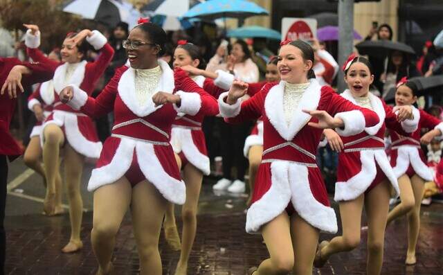 Merced Christmas Parade draws large crowd despite rain | Merced Sun-Star
