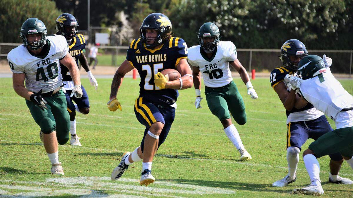 Merced College running back Justin Incaprera runs the ball during a game against Feather River College on Saturday, Sept. 25, 2021 at Stadium ’76.