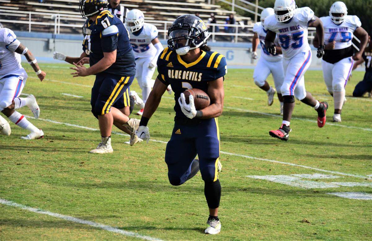 Merced College sophomore Isaiah Hidalgo breaks free for a long run during a 41-14 win over West Hills Coalinga on Saturday, Nov. 12, 2022 at Stadium ’76.