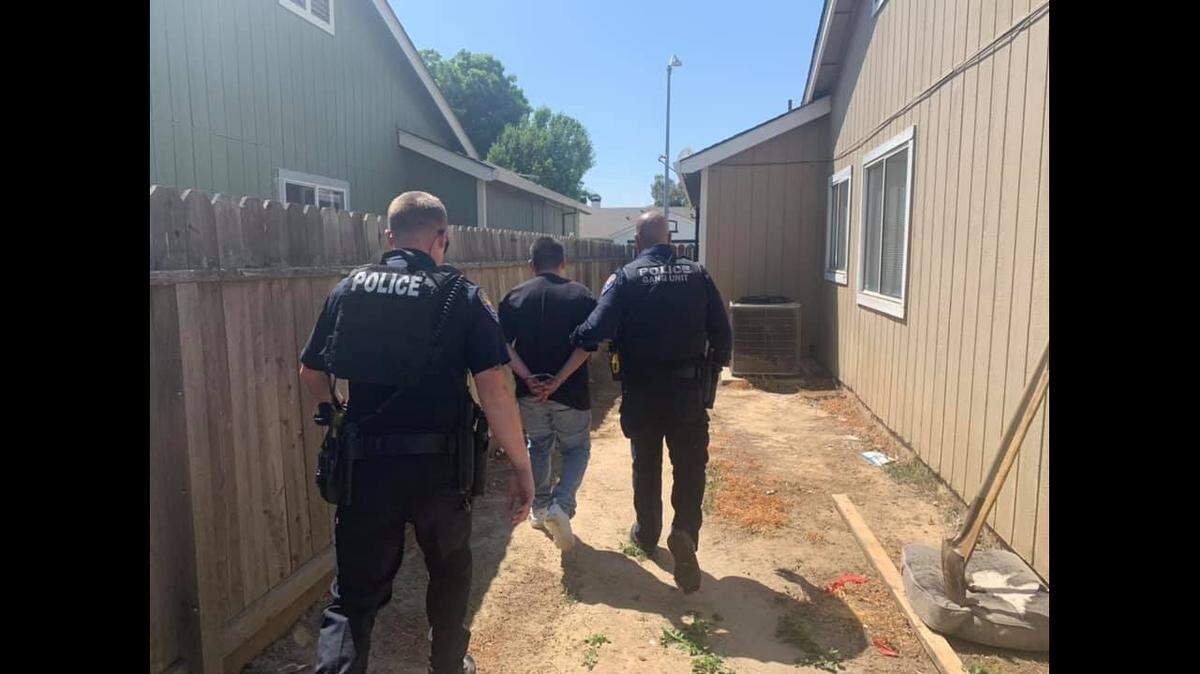 Police officers apprehended a 22-year old suspect after a 20-minute pursuit from Los Banos to Newman on Thursday afternoon.
