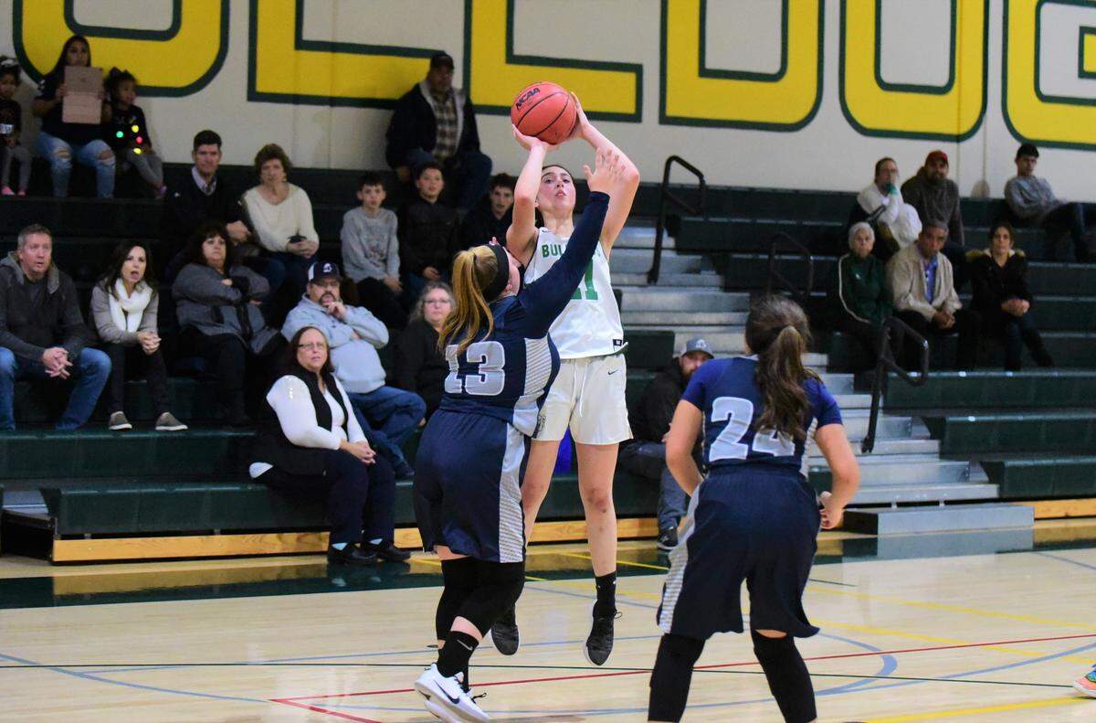 Le Grand junior Alexa Ultreras goes up for a shot against Stone Ridge Christian on Friday, Dec. 13, 2019. Ultreras scored 15 points to eclipse 1,000 career points.