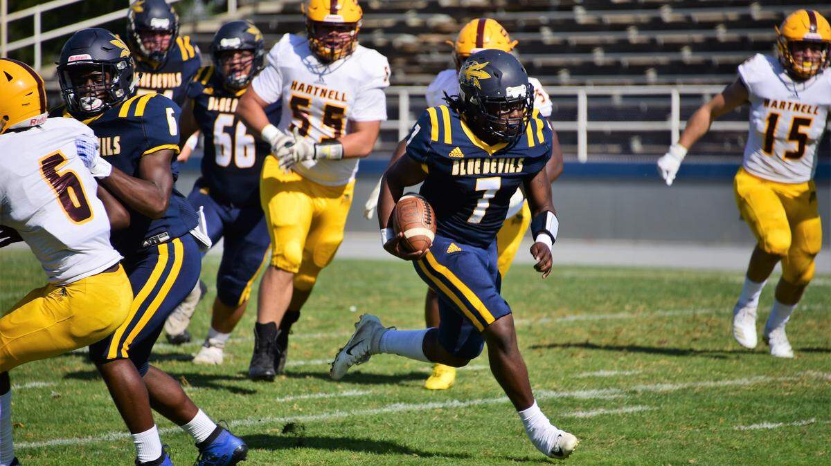 Merced College quarterback Osby Green runs the ball against Hartnell College during a game on Saturday, Oct. 26, 2019 at Stadium ’76.