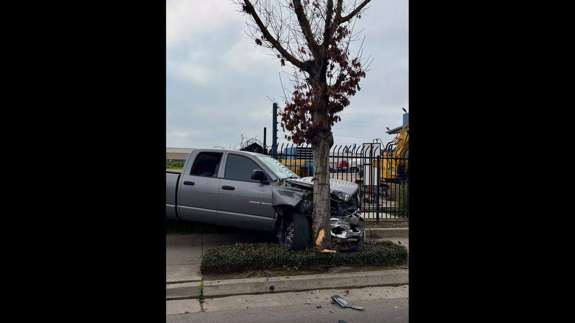 Pursuit of auto theft suspect in Merced leads to crash into tree