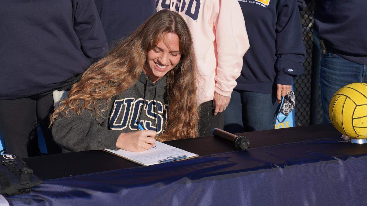 El Capitan High senior Kendall Thomas celebrated her national letter of intent signing with UC San Diego on Monday, Nov. 23, 2020 at El Capitan High School.