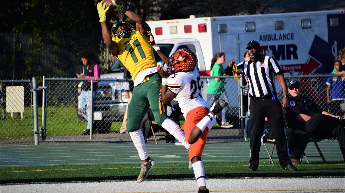 Vanden receiver Jamai East hauls in a touchdown pass in the second half during Vandens’ 49-21 victory over Merced in the Sac-Joaquin Section Division IV championship game at St. Mary’s High School in Stockton, Calif. on Saturday, Nov. 27, 2021.