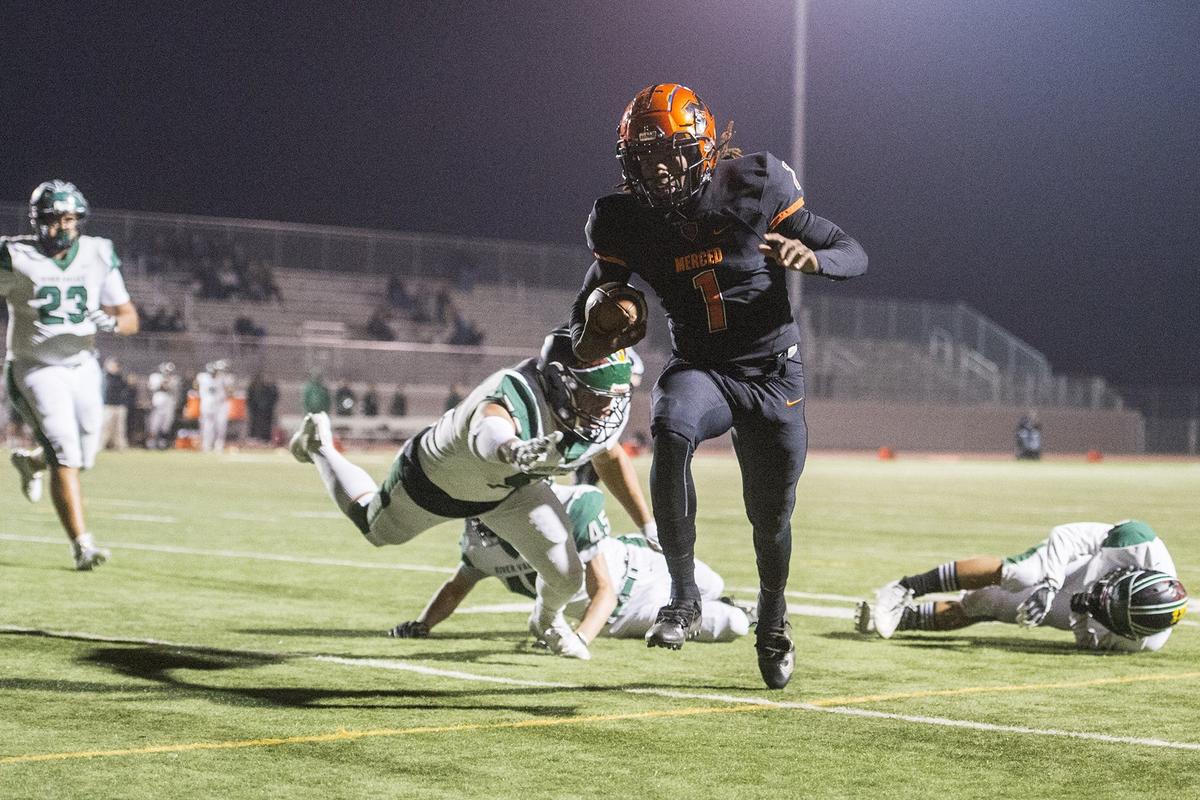 Merced senior quarterback Dhameer Warren (1) rushes for a touchdown during a CIF Sac-Joaquin Section Division III playoff game against River Valley at Veterans Stadium in Merced, Calif., on Friday, Nov. 9, 2018. The Falcons beat the Bears 45-40.