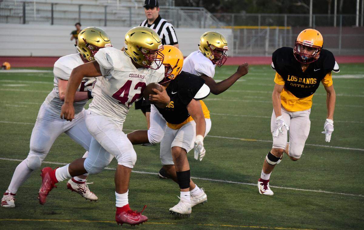 Golden Valley running back Alexis Granados runs the ball against Los Banos during a scrimmage on Friday, Aug. 16, 2019 at Veterans Stadium in Merced, Calif.