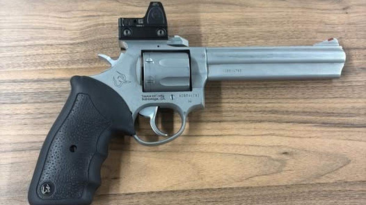 A Los Banos teenager on probation was found with a pistol on April 22, 2026, police said.