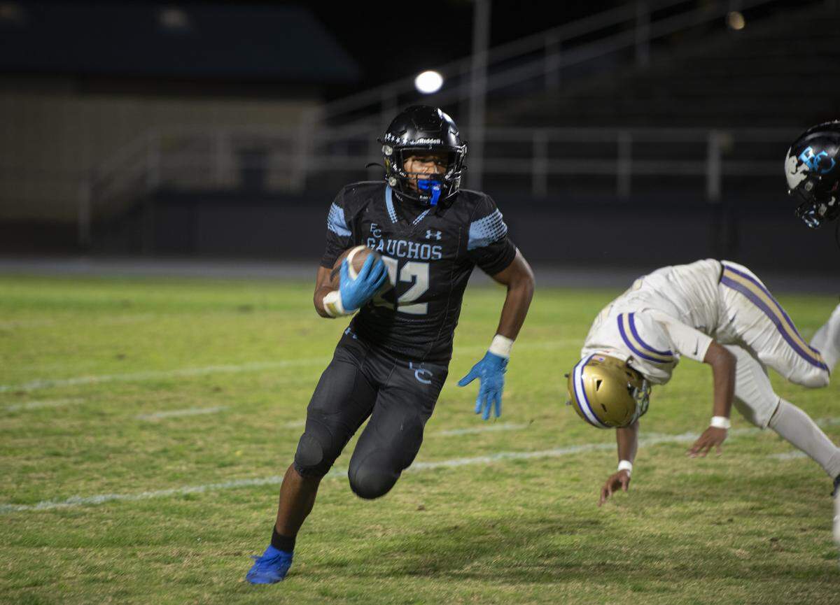 El Capitan senior running back Lorenzo Peters breaks free for a long gain against Livingston in the Gauchos’ bowl game. Peters scored twice on offense and made key plays on defense in the win.