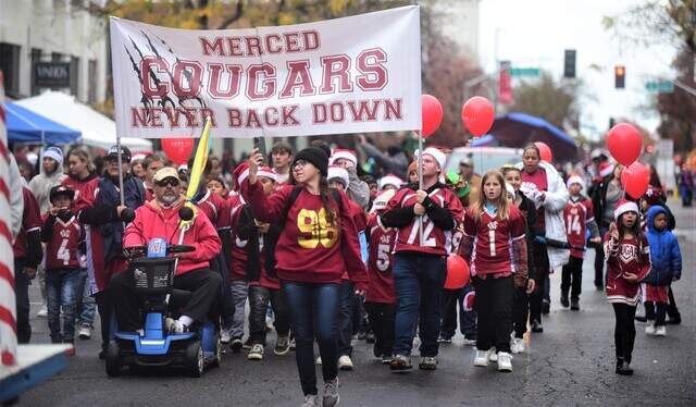 Merced Christmas Parade draws large crowd despite rain | Merced Sun-Star