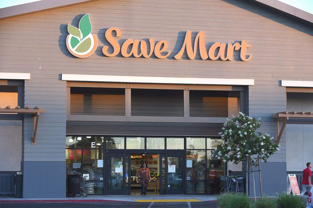 Save Mart Supermarket in Los Banos.