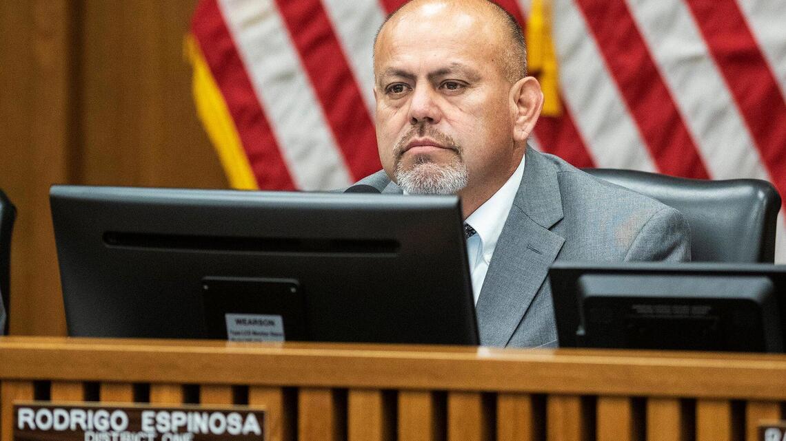 Pacheco lidera contienda de 4 vías por el cargo de Supervisor del Distrito 1 en Merced