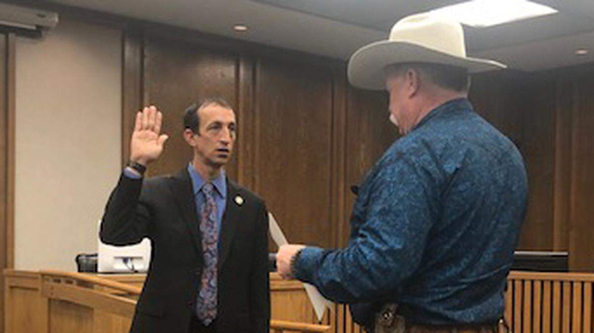 Merced County District 5 Supervisor Scott Silveira takes his oath of office from Sheriff Vern Warnke on Monday, Jan. 7, 2019.