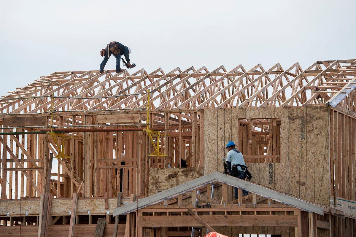 Construction crews work to build new homes on Freemark Avenue in The Meadows at Bellevue Ranch West neighborhood in Merced, Calif., on Friday, Jan. 11, 2019.