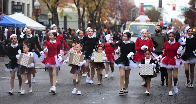 Merced Christmas Parade draws large crowd despite rain | Merced Sun-Star