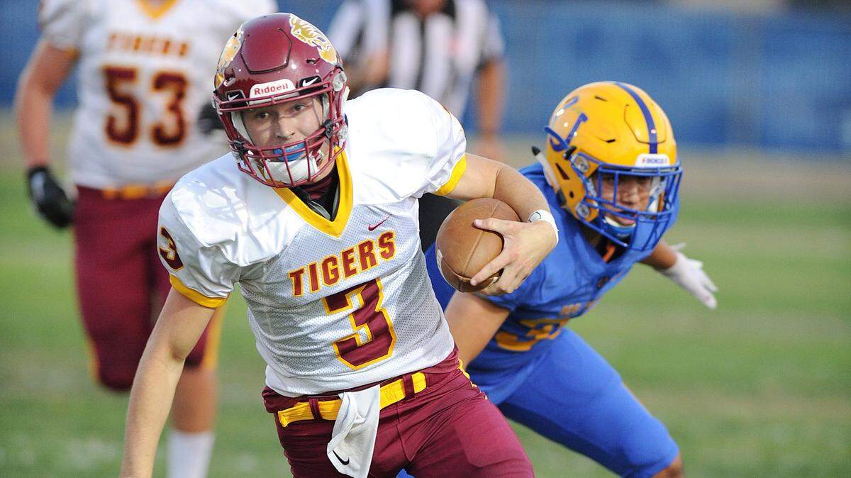Los Banos quarterback, Colby Copp looks for an opening in the first quarter against Dos Palos Friday night, Aug. 17, 2018 in Dos Palos.