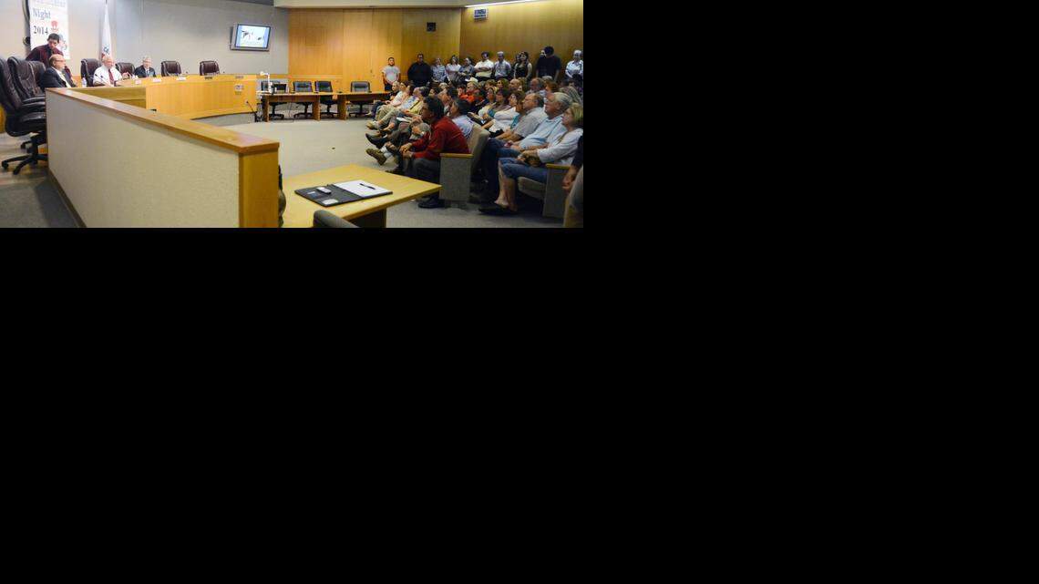 Mikes face off in Los Banos mayor candidates forum