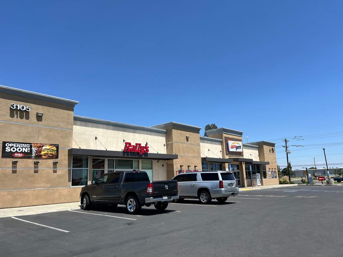 Rally’s is opening its newest location at 3105 North Highway 59.