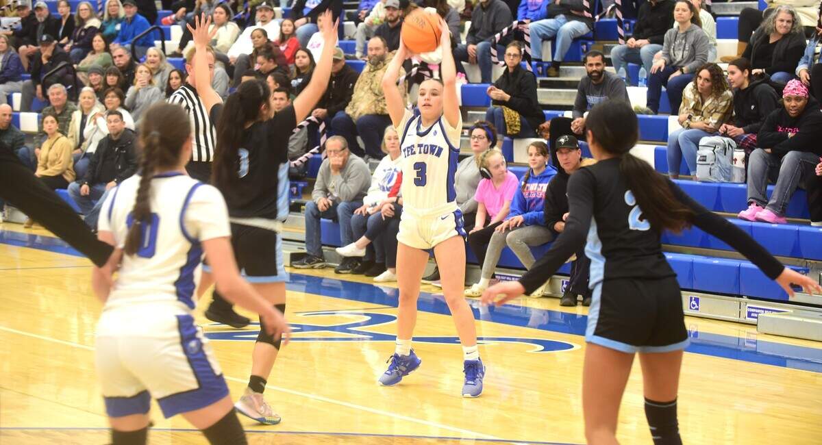 Atwater High School sophomore Saige Harcksen (3) looks to pass the ball during a game against El Capitan on Tuesday, Feb. 6, 2024.