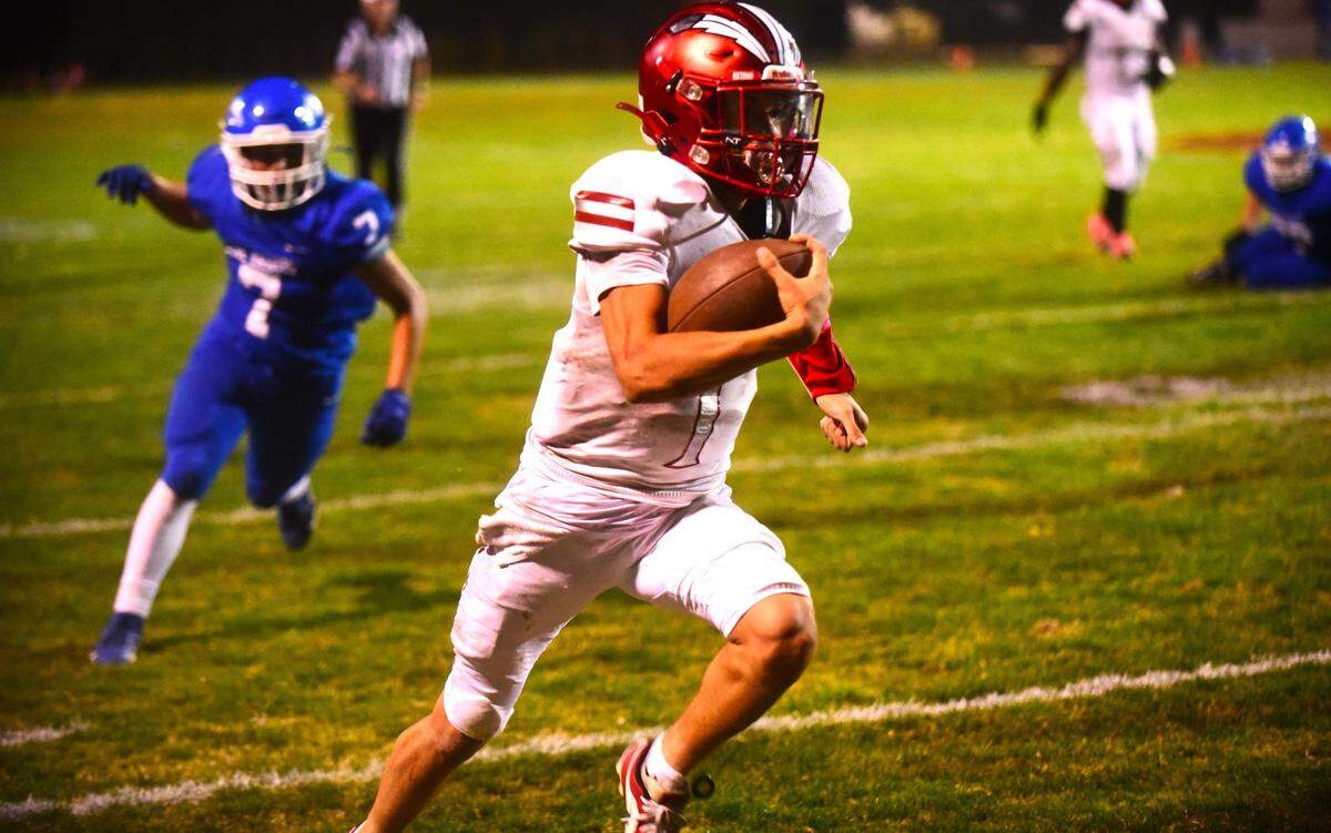 Chowchilla High School quarterback Davian Stephenson runs the ball during the Tribe’s 32-31 victory over Caruthers on Friday, Oct. 20, 2023.