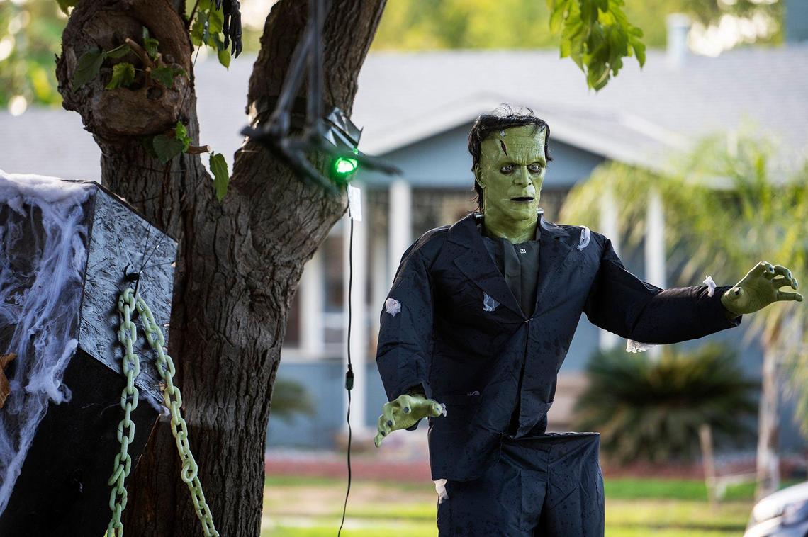 Halloween decorations fill the yard of a Merced home in 2024.  The Sacramento Police Department says holiday decorations are generally protected as free speech under the First Amendment. 