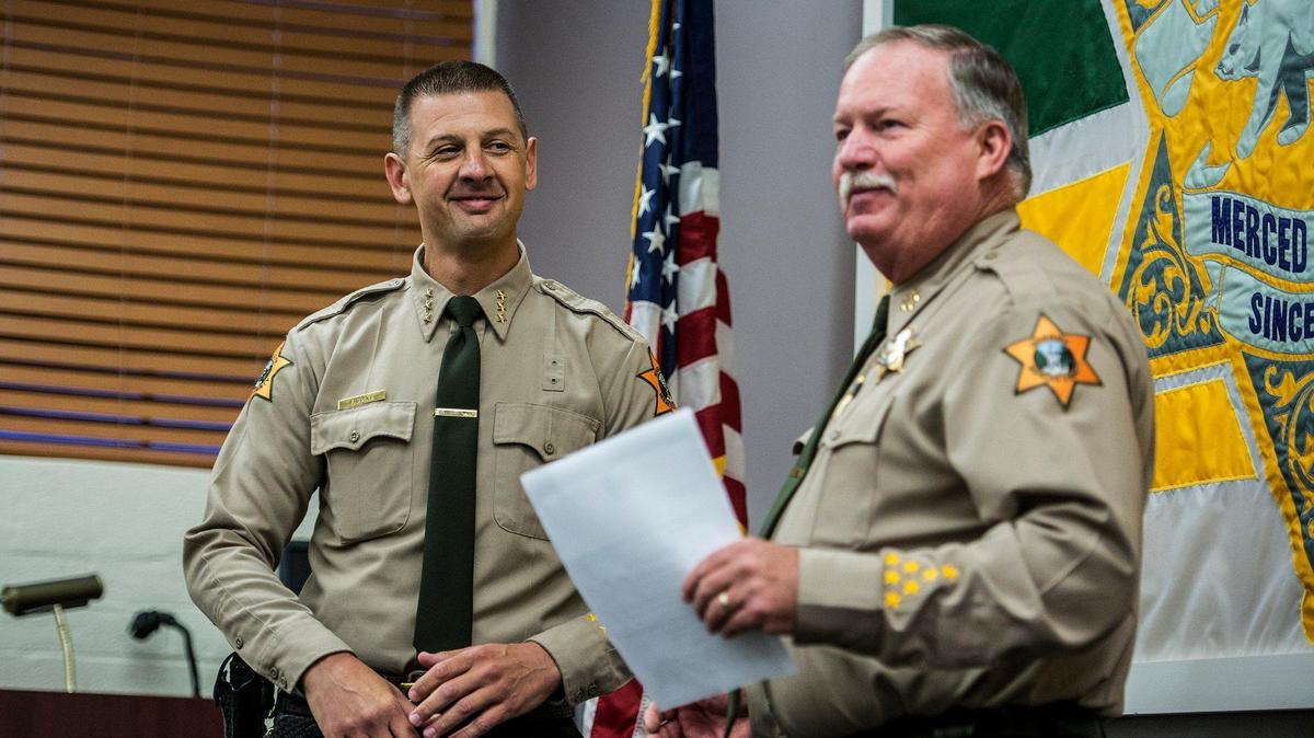 Jason Goins, left, is promoted to Merced County Undersheriff by Merced County Sheriff Vern Warnke, right, during a ceremony at the Merced County Sheriff’s Office in 2015. In an interview with the Sun-Star on Feb. 23, 2021, Goins said he plans to retire from the position on March 27.