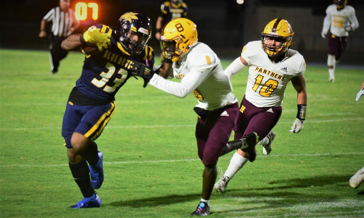 Merced College running back Malachy Harts runs the ball during a 54-7 win over Hartnell College on Saturday, Oct. 1, 2022 at Merced College.