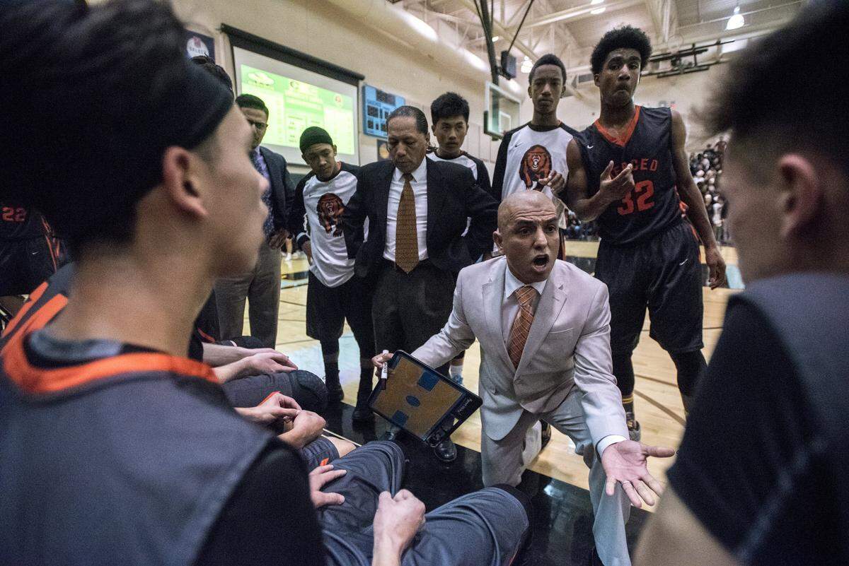 Merced head coach Hector Nava will become the new girls basketball coach at Golden Valley.