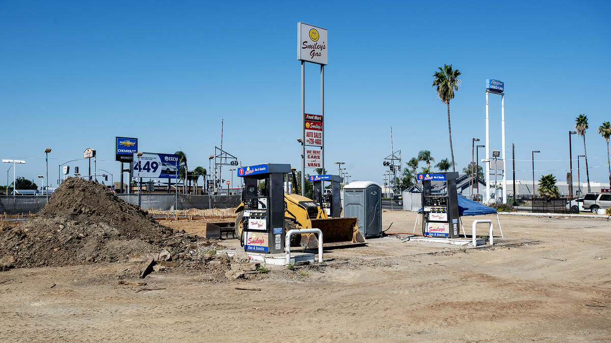 A lot where Smiley’s gas station was previously located at 1480 W. 16th Street in Merced, Calif., on Thursday, July 17, 2025. City of Merced Planning Commission documents indicate zoning and conditional use permits were approved for a proposed six pump gas station and 3,800-square-foot convenience market.