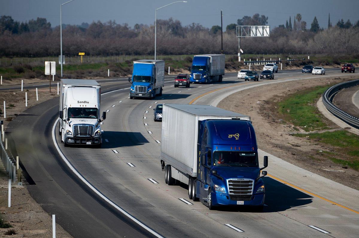 Motorists travel along the southbound lanes of Highway 99 in Merced County, Calif., on Thursday, Jan. 23, 2025. Merced County law enforcement agencies are launching a 2025 Seat Belts Save Lives campaign emphasizing safety on roadways.