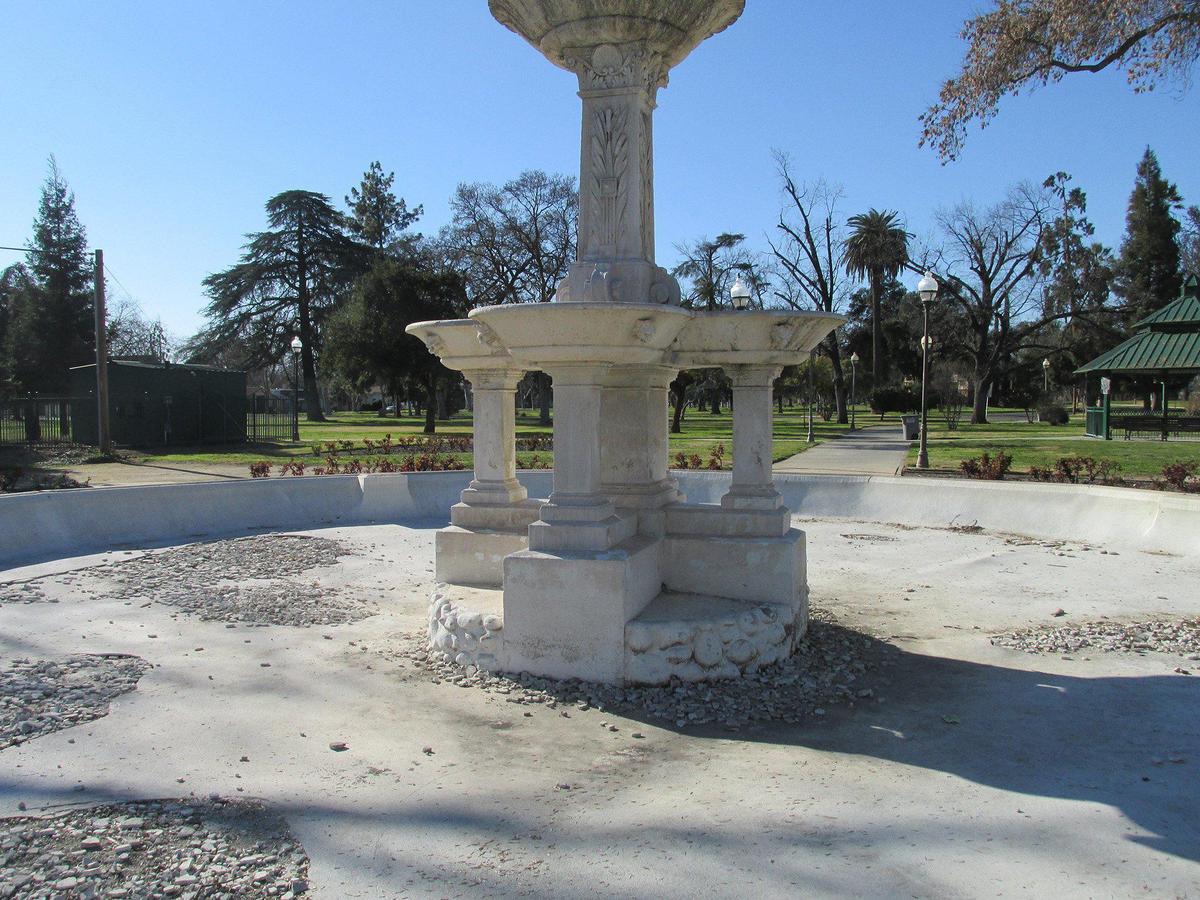 A photo of the historic Laura Fountain prior to a restoration project at Applegate Park in Merced California. Image courtesy of the City of Merced.