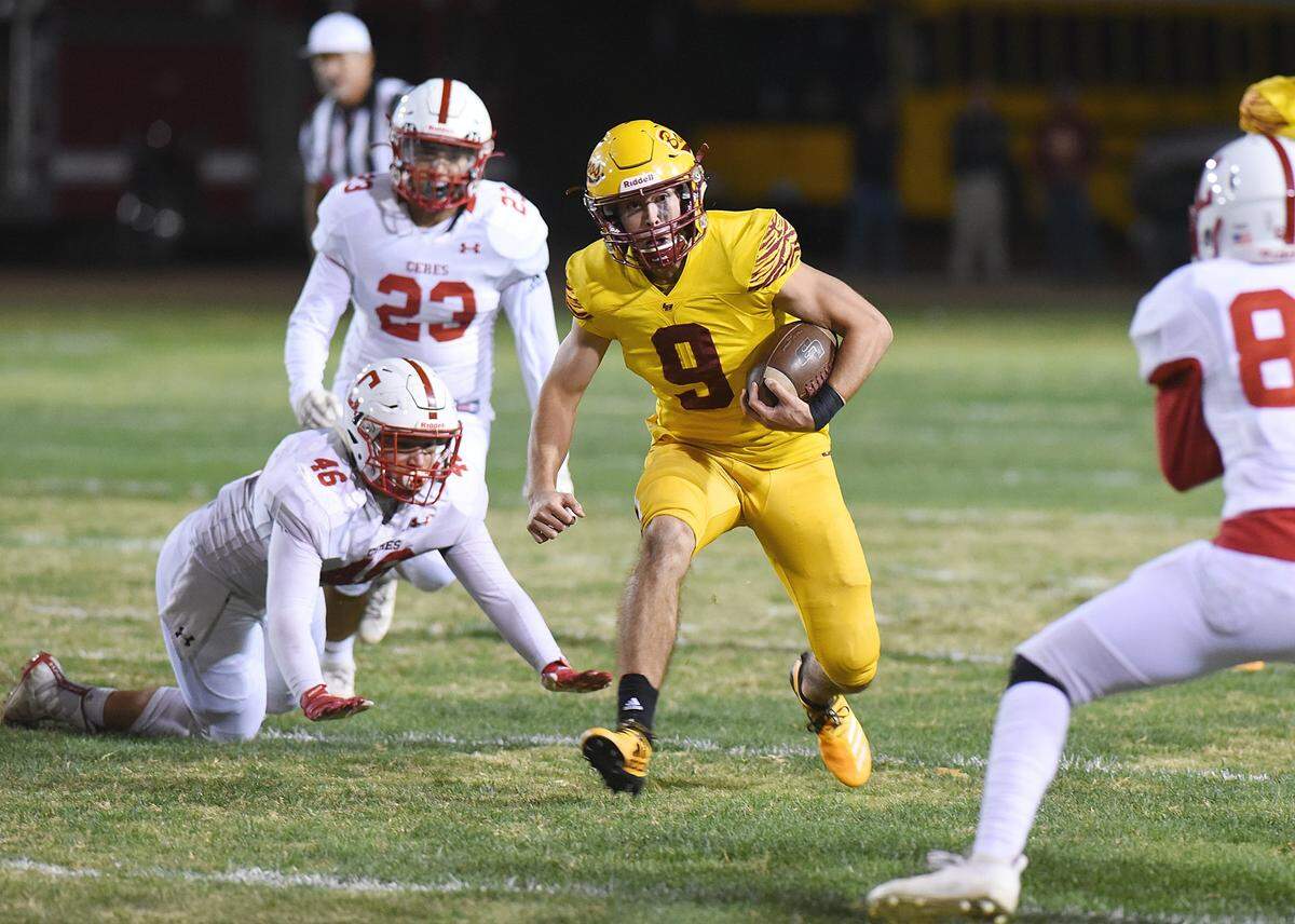 Los Banos High running back, Justin Incaprera, runs up the middle against Ceres High Fri., Oct. 18, 2019 at Loftin Stadium in Los Banos.