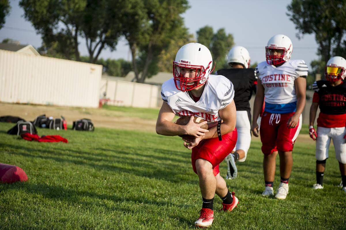 Gustine’s Brandon Garbez won the Merced Sun-Star Football Player of the Week online poll for Week 2 of the season. Garbez rushed for 194 yards and two touchdowns in the Reds’ 21-18 win over Linden.