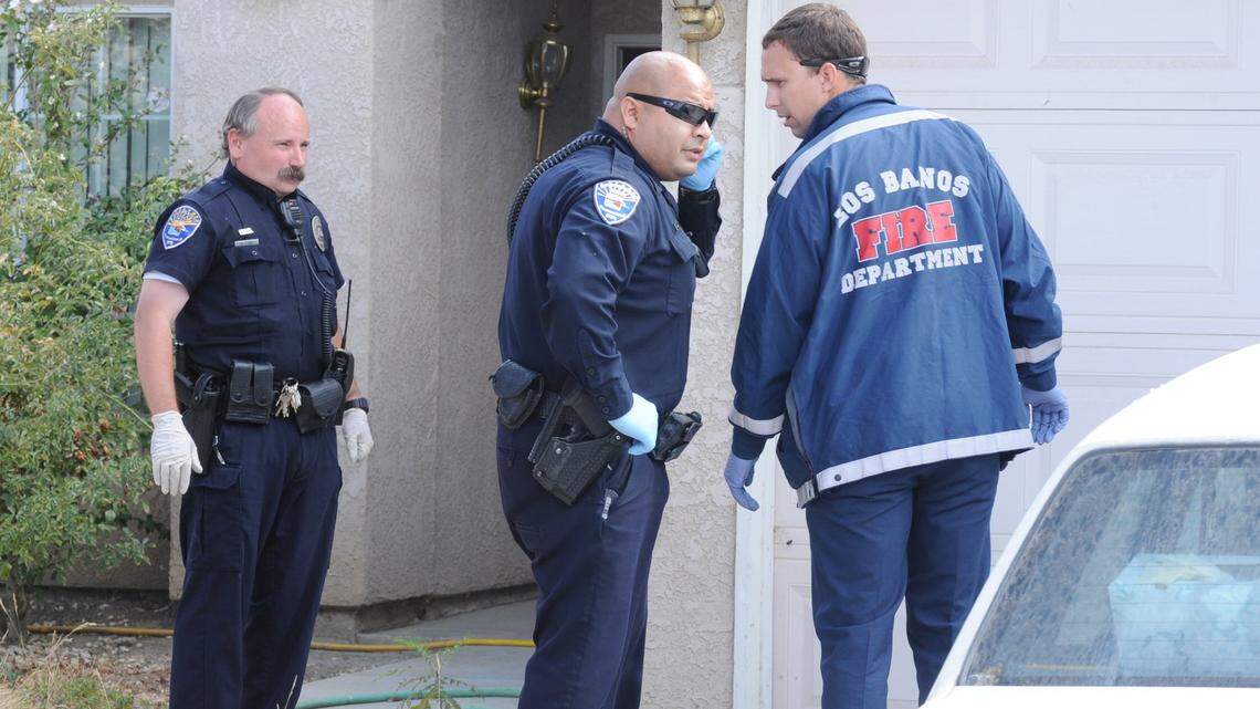 GENE LIEB/glieb@losbanosenterprise.com
Los Banos police officers and firefighters discuss the crime scene in the 600 block of Vine Street Monday afternoon after it was reported that he was shot twice. Once in the leg and once in the abdomen. He was airlifted to a Modesto Hospital. Sept. 2, 2013.
