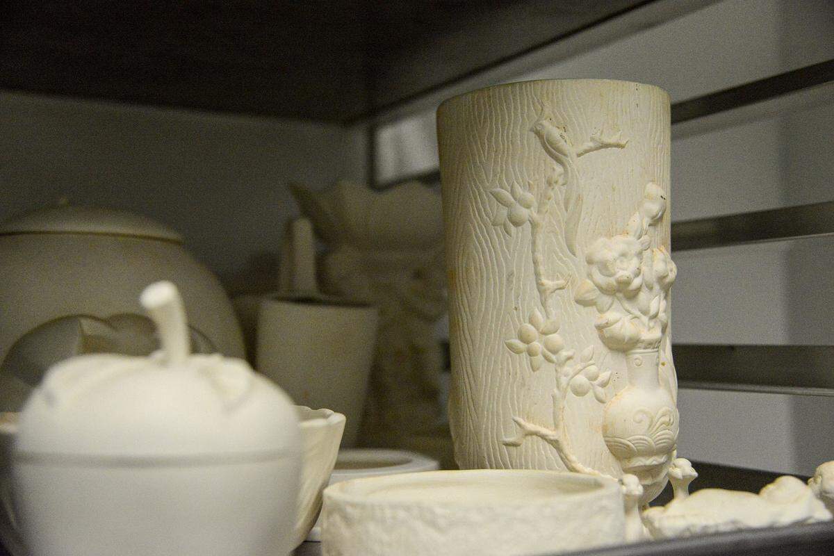 Some pick & paint ceramics available to choose from.